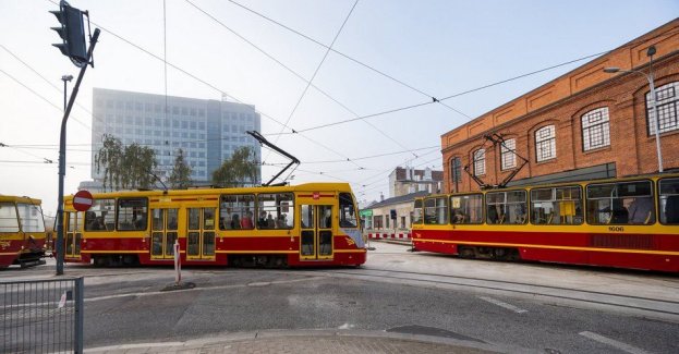 Tramwaje MPK Łódź ponownie kursują przez Plac Reymonta w Łodzi po zakończeniu kolejnego etapu remontu torowiska na skrzyżowaniu ul. Piotrkowskiej i placu. Przywrócono połączenia tramwajowe w stronę Przybyszewskiego, a autobusy zastępcze między Piotrkowską Centrum a Placem Niepodległości przestały kursować.