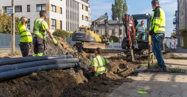 7 października 2026 roku na ul. Wróblewskiego w Łodzi była już nowa nawierzchnia między al. Politechniki a ul. Różaną, a na dalszych odcinkach trwały prace. Remont ma zakończyć się w połowie 2027 roku.